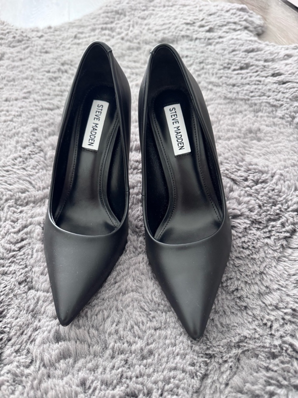 Steve Maden black leather pumps